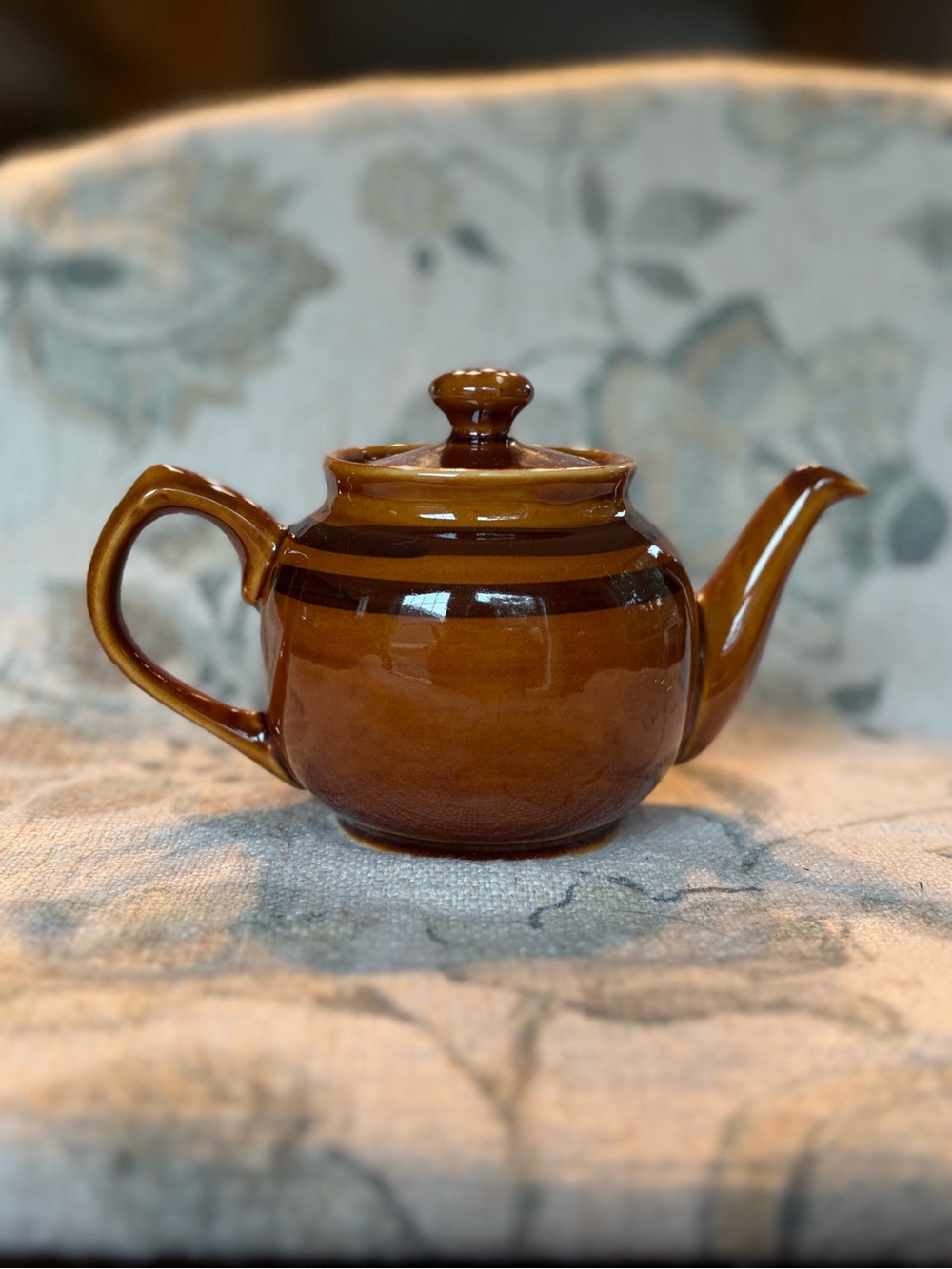 Vintage Sadler 12 oz ceramic Teapot in Glossy Brown with Dark Band Accent